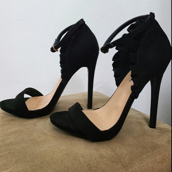 Shoedazzle Alyssa Suede Black Ruffle Heel - Picture 1 of 5